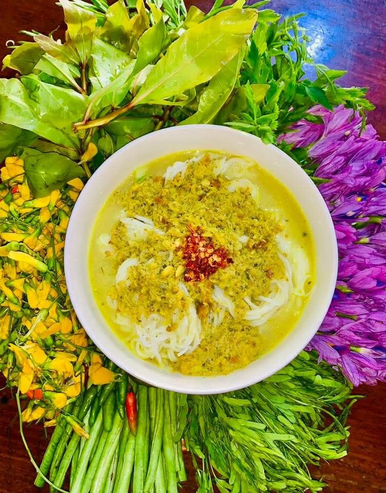 នំបញ្ចុកសម្លប្រហើរ