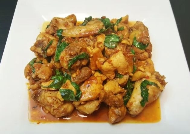 អាម៉ុកត្រីដាក់ចាន