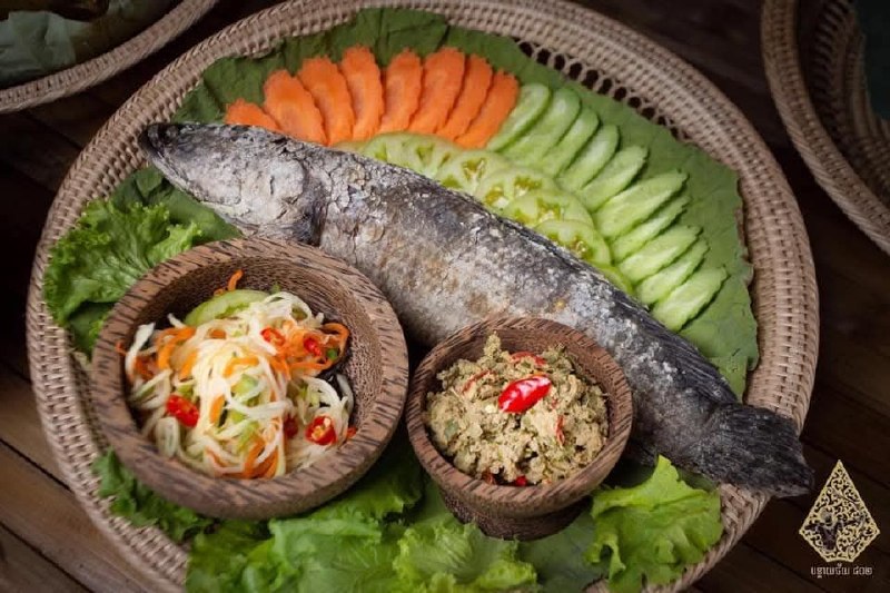 អាម៉ុកត្រីដាក់ចាន