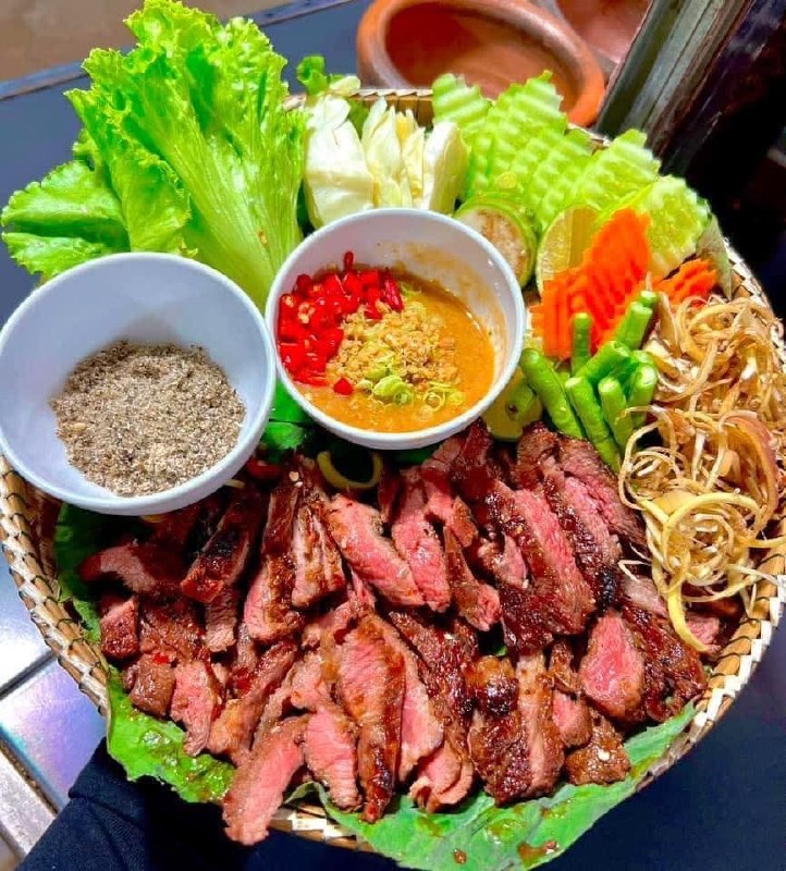 អាម៉ុកត្រីដាក់ចាន